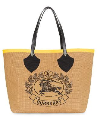 The Giant Tote in Knitted Archive Crest 